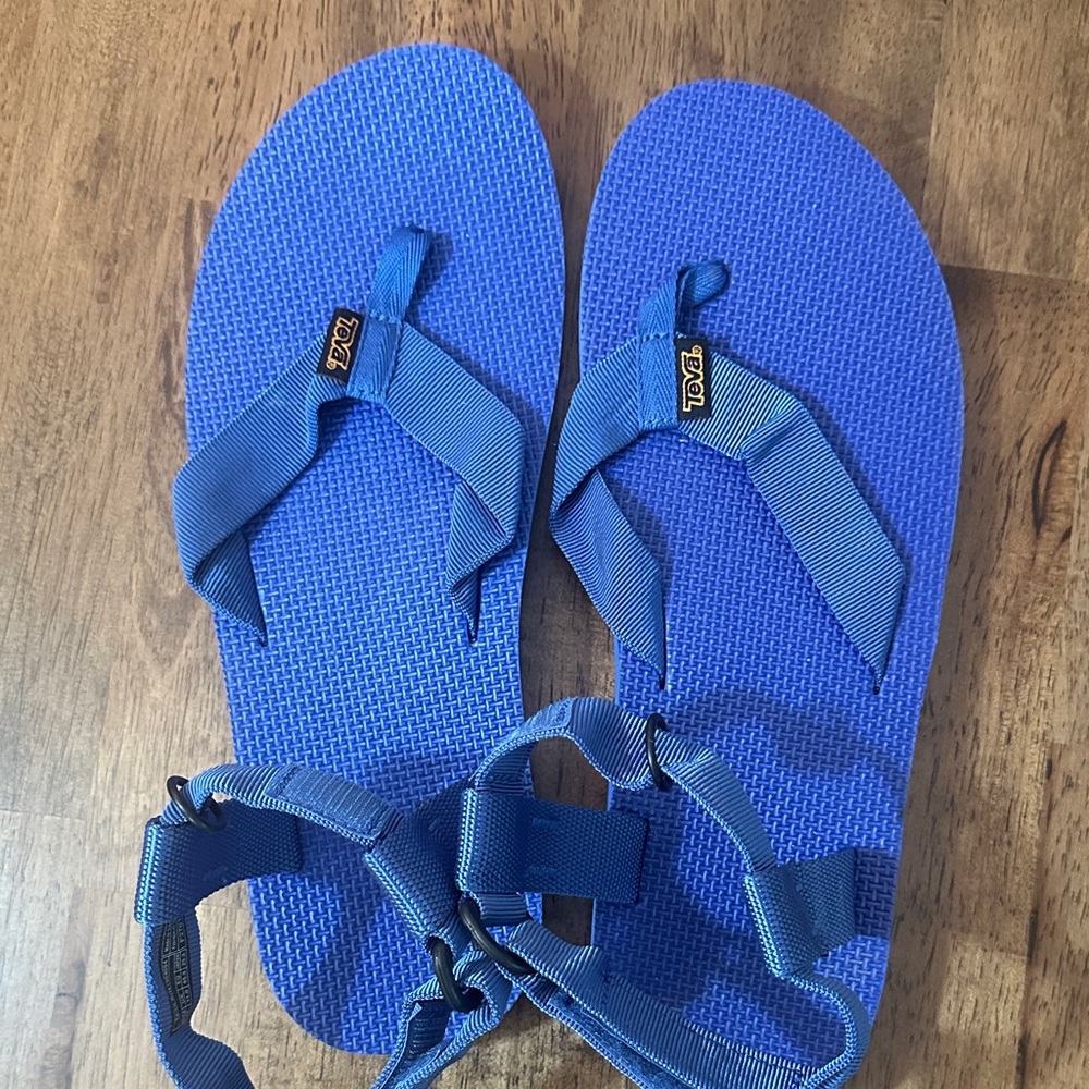 Men’s Teva Bright Blue Dual-Strap Sandals Size 13. GUC